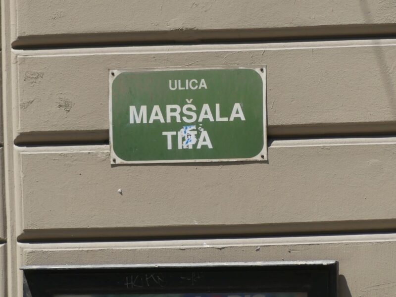 Straßenschild Ulica Maršala Tita