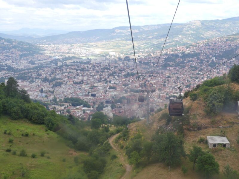 Seilbahn auf den Trebević - Blick auf Sarajevo